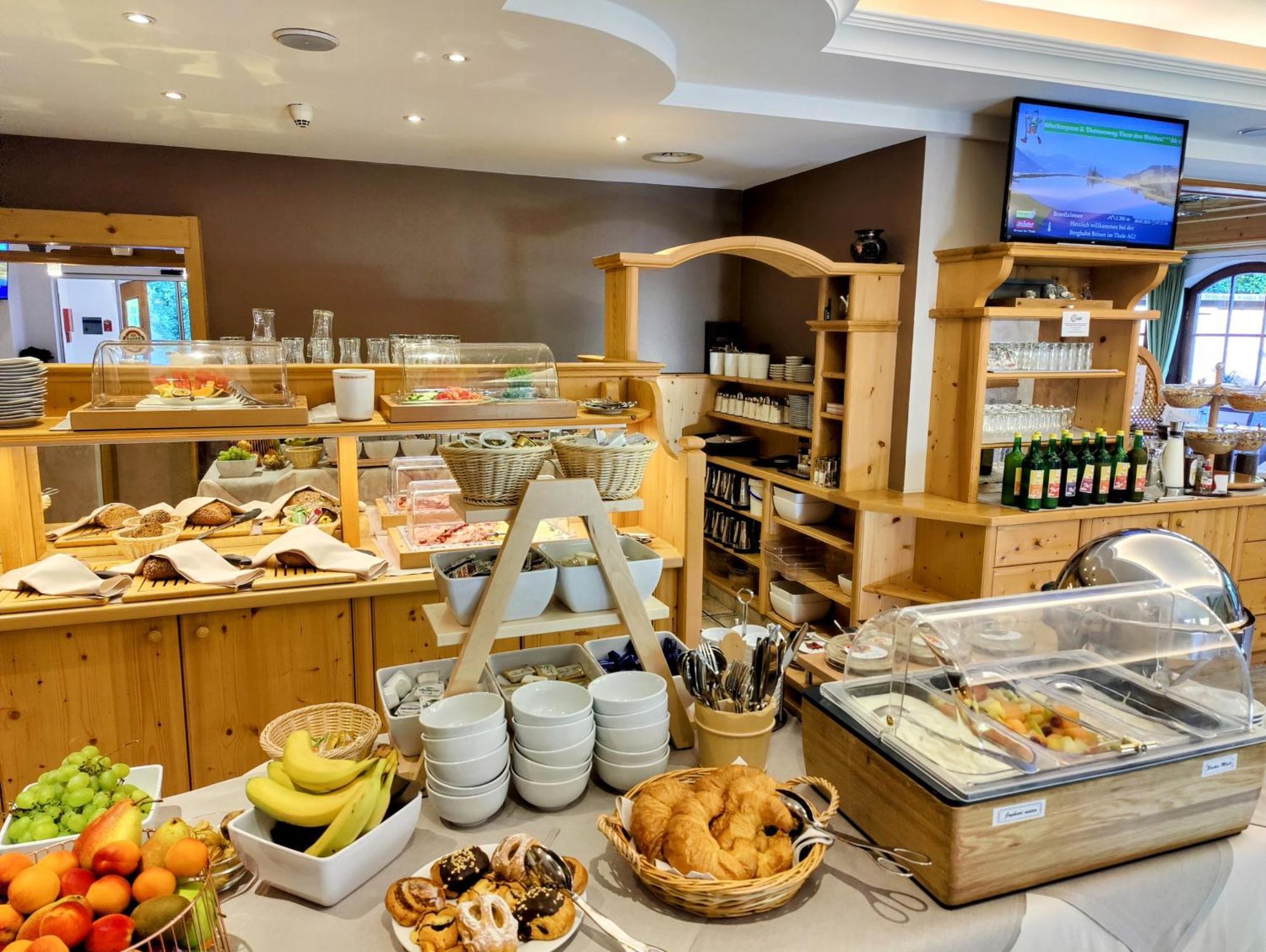 Hotel Reitlwirt Brixen im Thale Luaran gambar