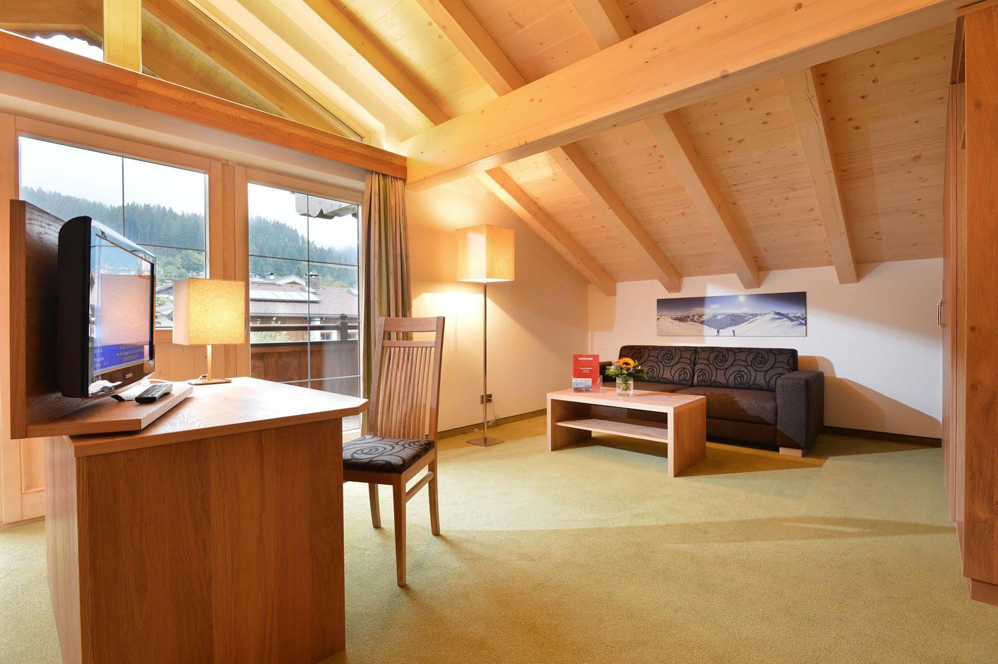 Hotel Reitlwirt Brixen im Thale Luaran gambar