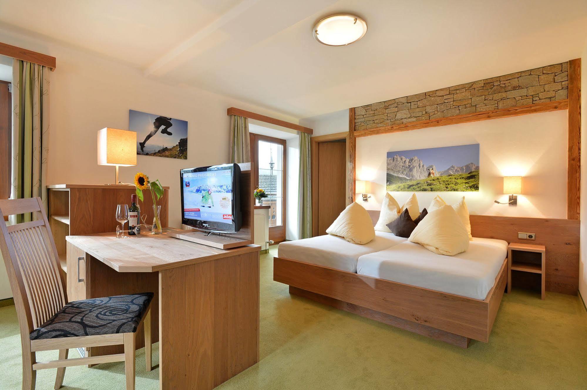 Hotel Reitlwirt Brixen im Thale Luaran gambar