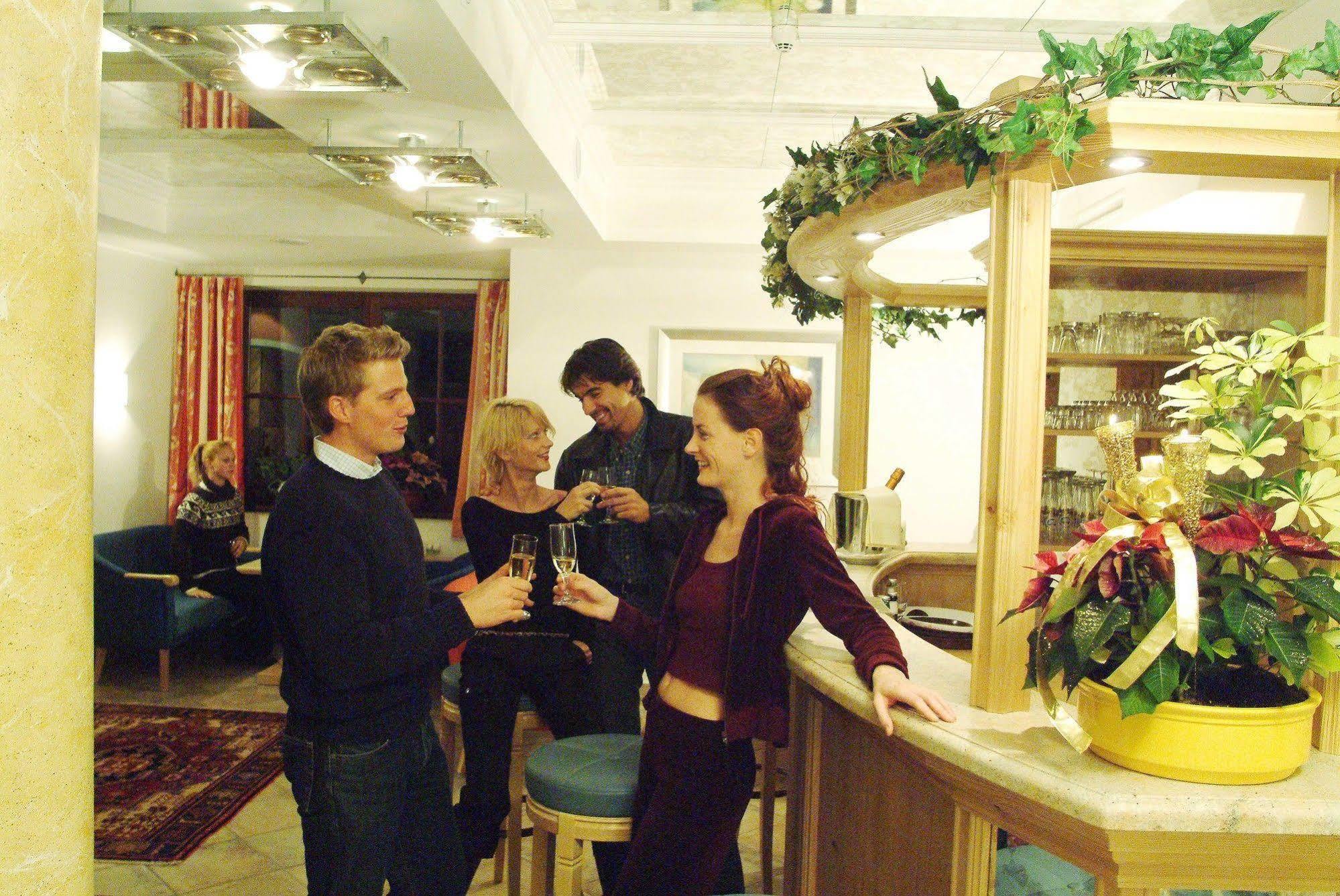 Hotel Reitlwirt Brixen im Thale Luaran gambar