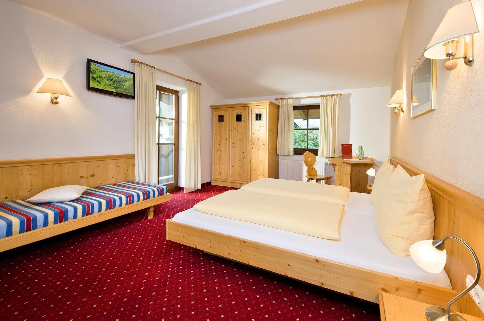 Hotel Reitlwirt Brixen im Thale Bilik gambar