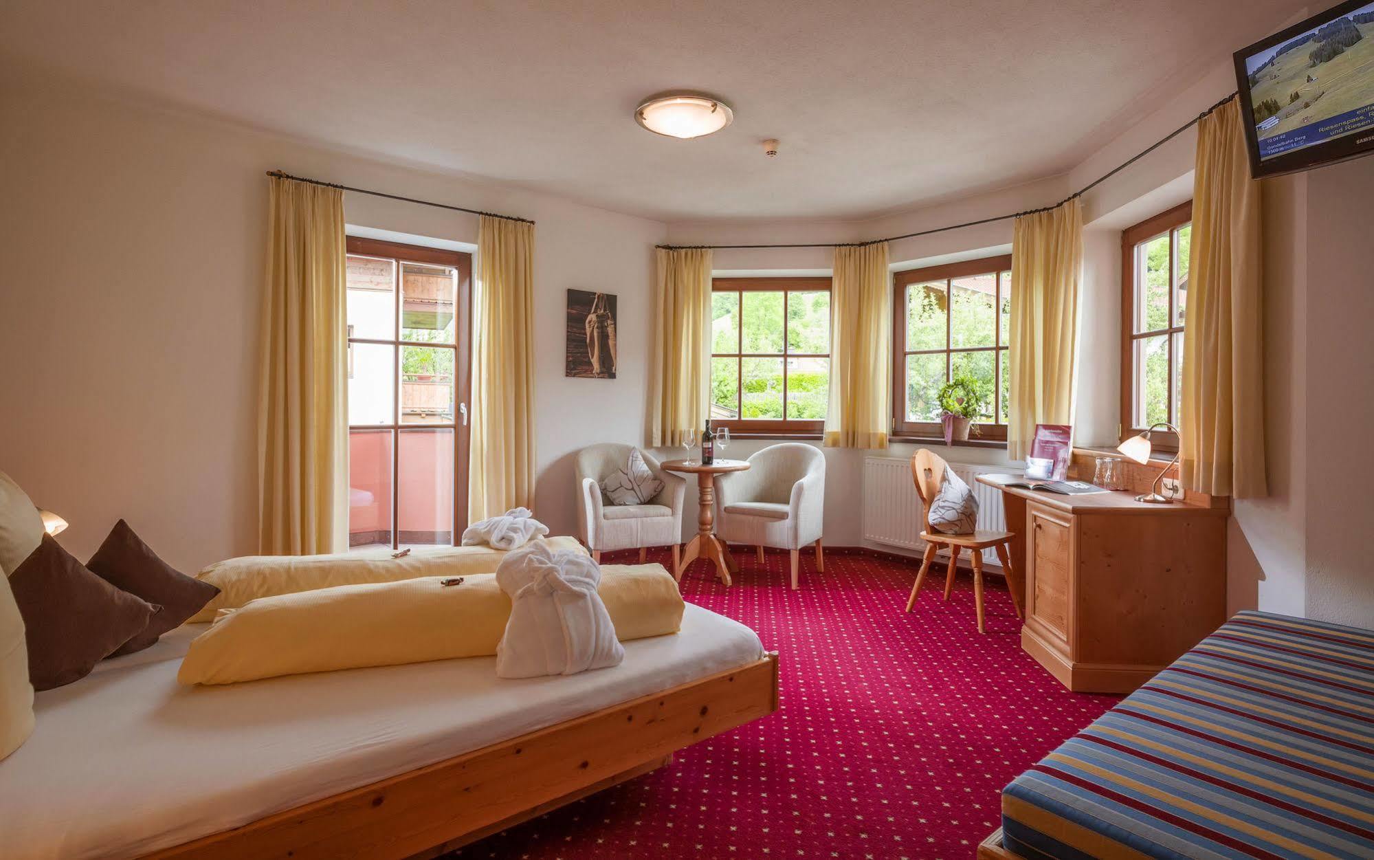 Hotel Reitlwirt Brixen im Thale Luaran gambar